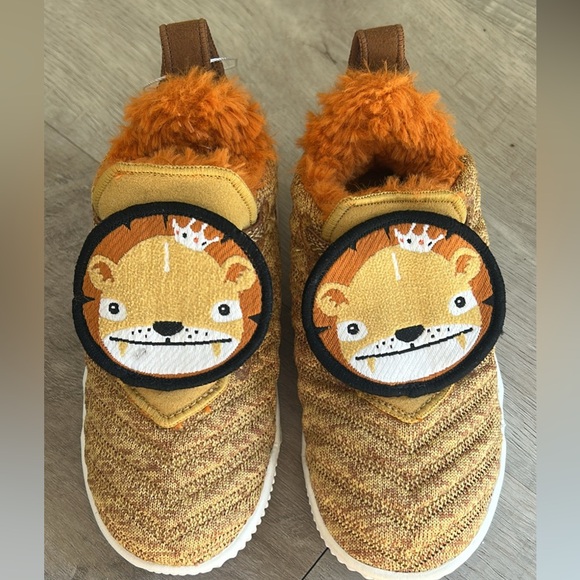 Nike NEW Lebron Little Big Cats toddler Lion sneaker - Picture 2 of 3